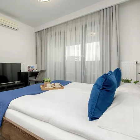 Апартаменты Elegant Studio For 3 People, Air Conditioning And Balcony By Renters *