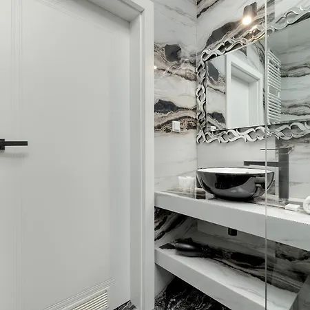 Апартаменты Elegant Studio For 3 People, Air Conditioning And Balcony By Renters Краков
