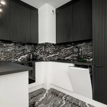 Апартаменты Elegant Studio For 3 People, Air Conditioning And Balcony By Renters Краков